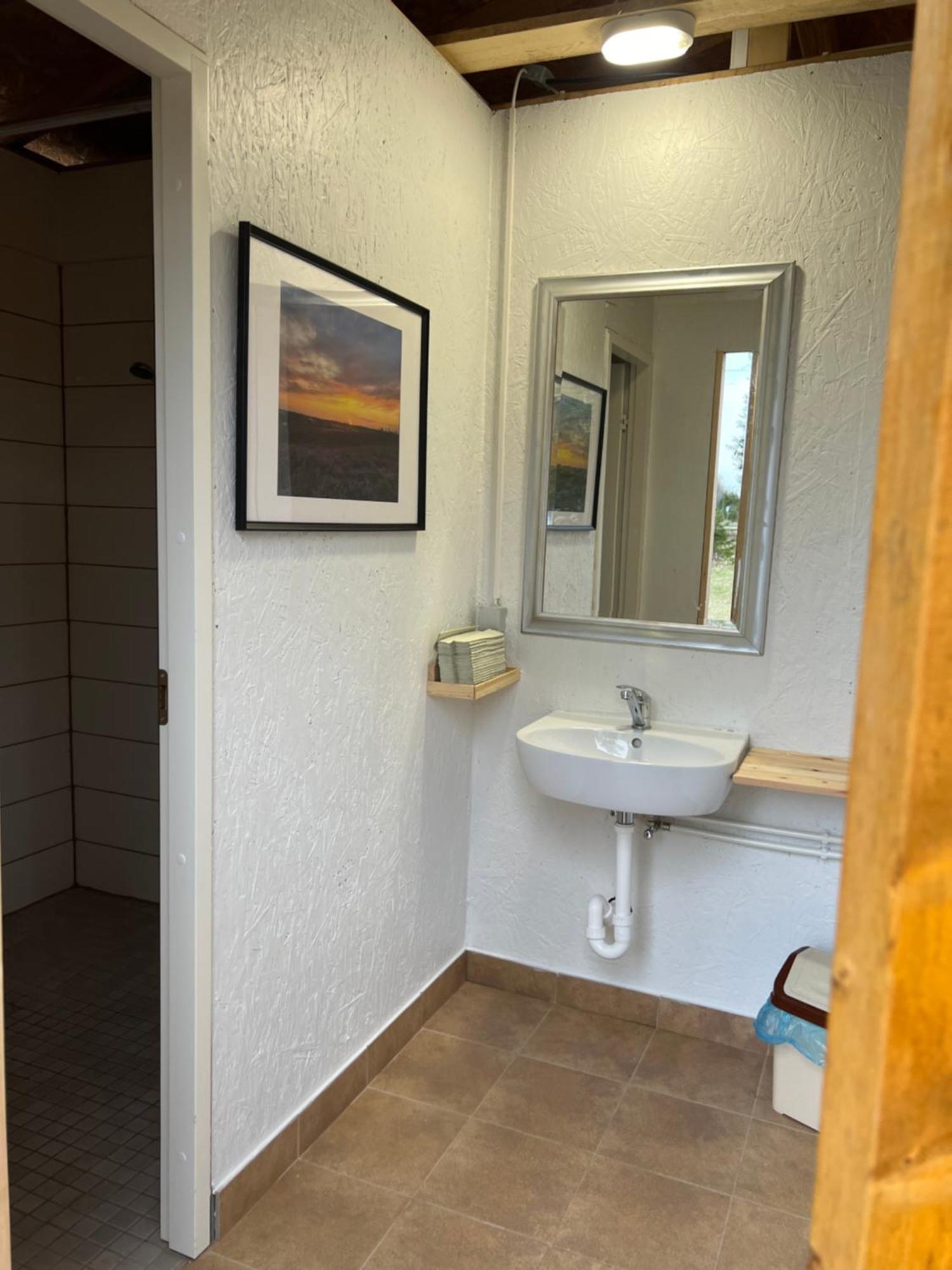 Marika Puhkekuela - Metsanurga Oeoemaja "Shared Bathroom" Nova Exteriör bild