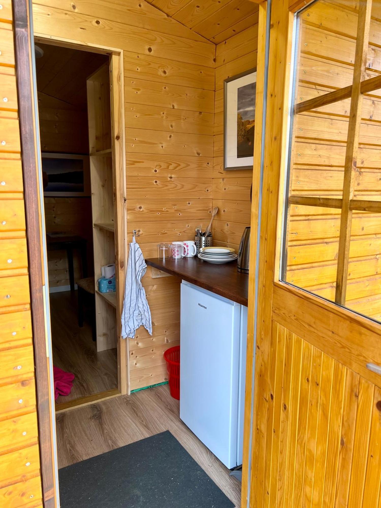 Marika Puhkekuela - Metsanurga Oeoemaja "Shared Bathroom" Nova Exteriör bild