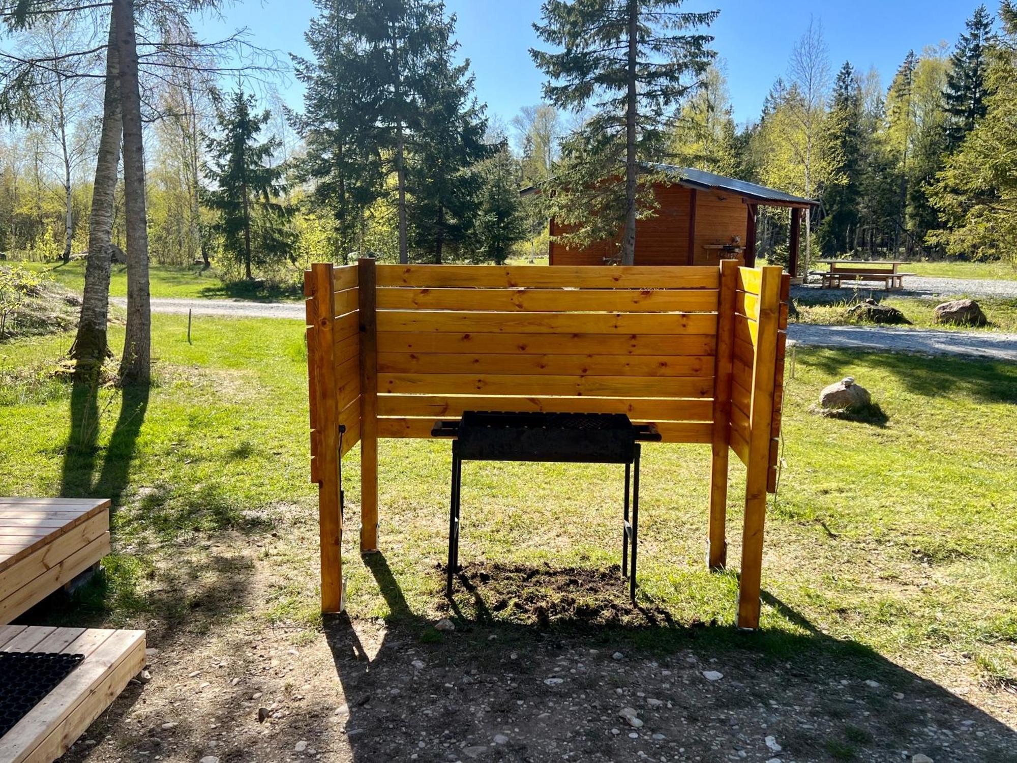 Marika Puhkekuela - Metsanurga Oeoemaja "Shared Bathroom" Nova Exteriör bild
