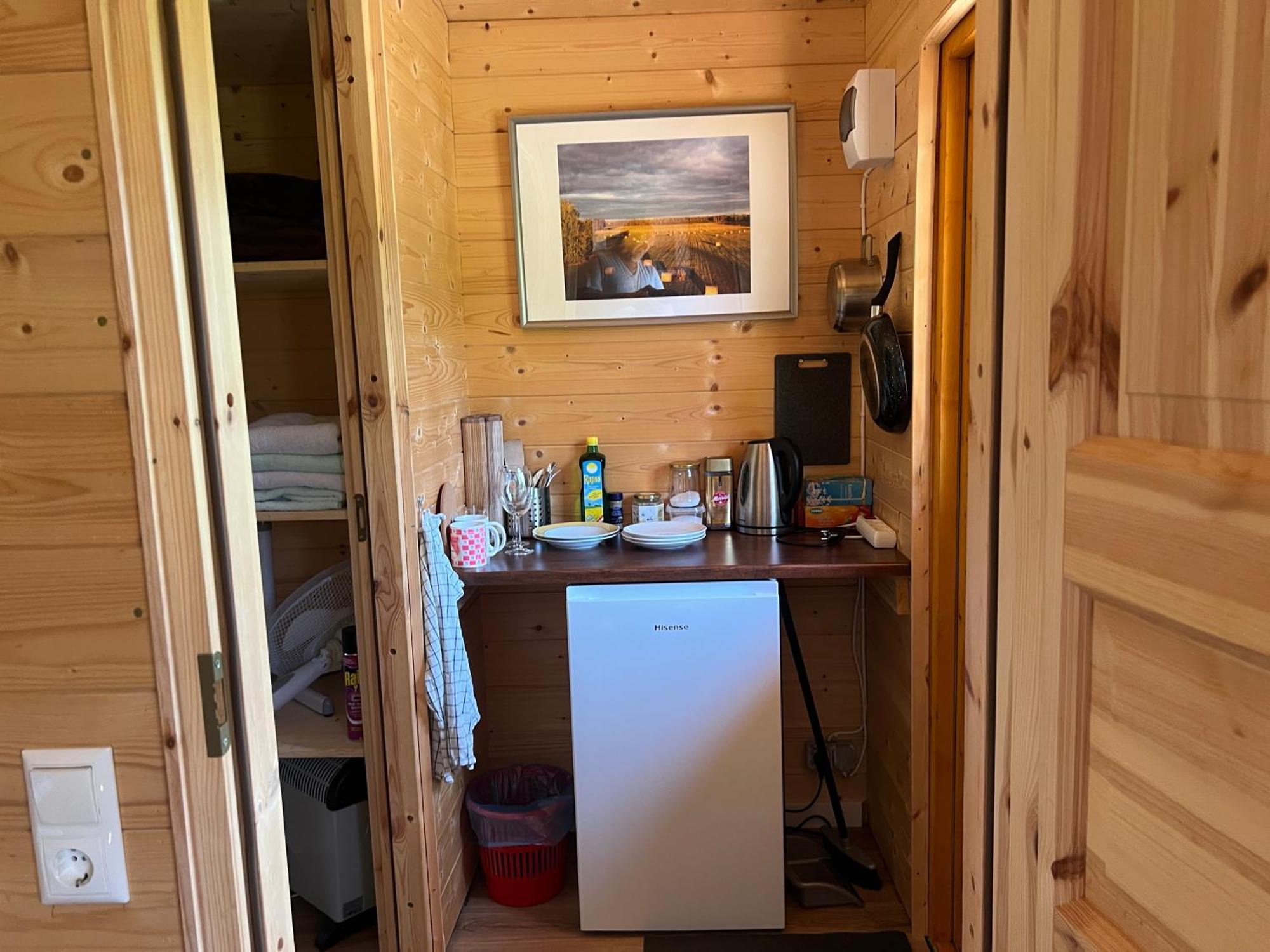 Marika Puhkekuela - Metsanurga Oeoemaja "Shared Bathroom" Nova Exteriör bild